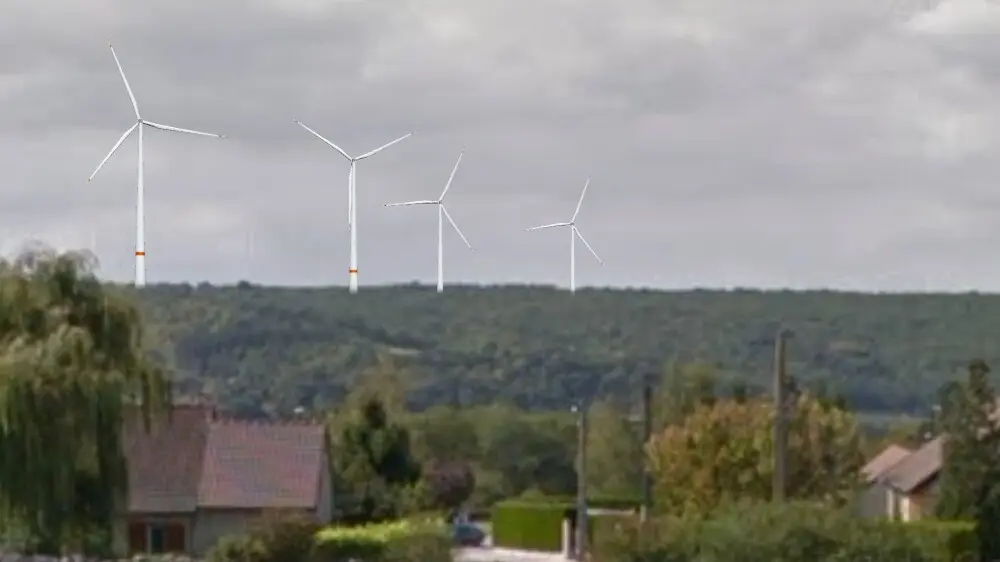 Photomontage de quatre éoliennes au-dessus d’une colline boisée